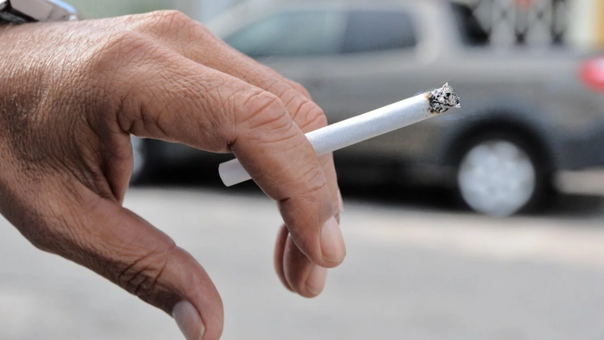 Fumar prejudica o intestino? Conheça os riscos do tabagismo para a saúde intestinal